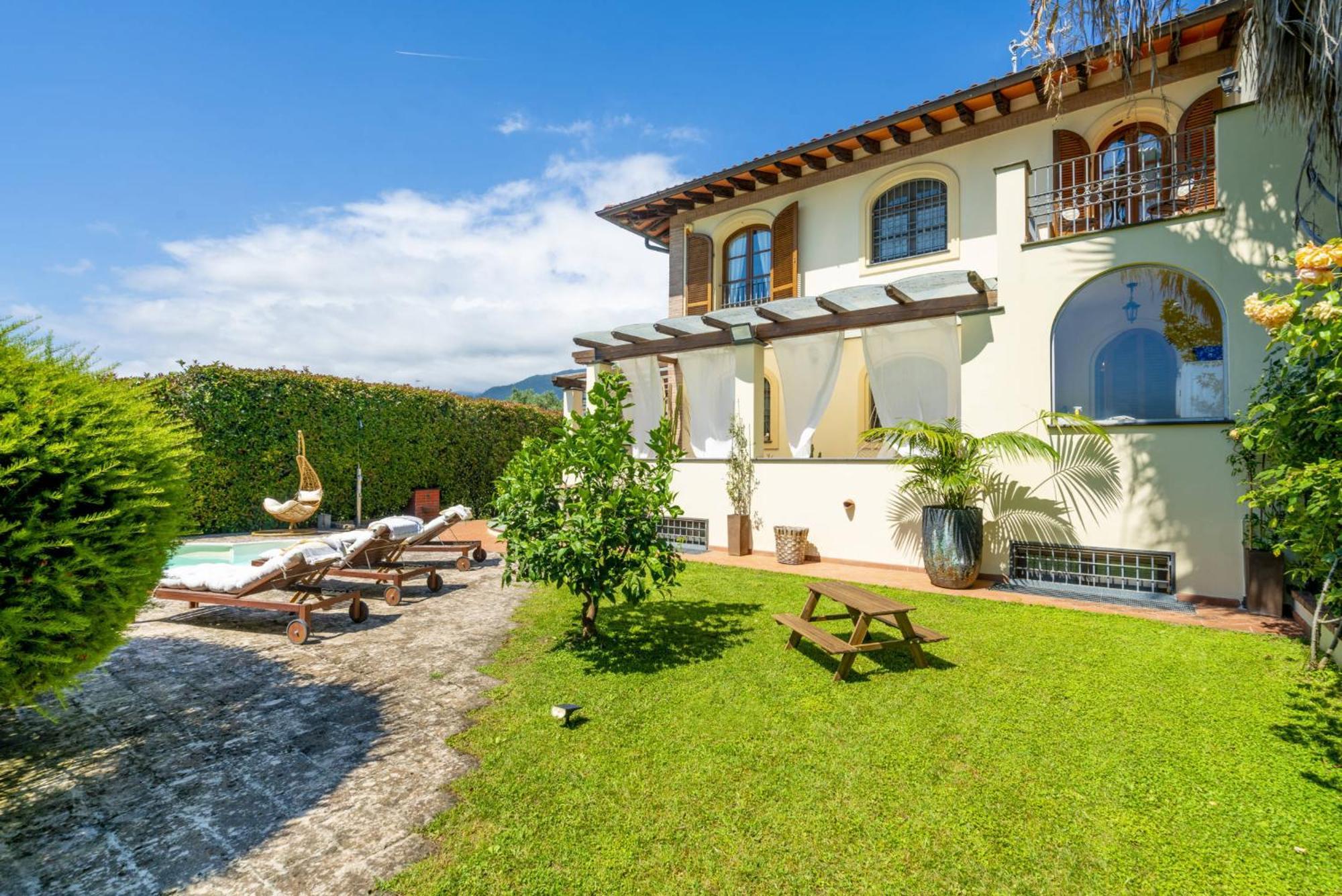 Villa Lorenzo Querceta Eksteriør billede
